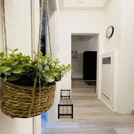 Lägenhet Newly Furnished Beautiful In The Center With Smart Tv